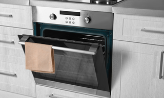 Sådan rengør du din ovn uden brug af kemi - Simple Goods